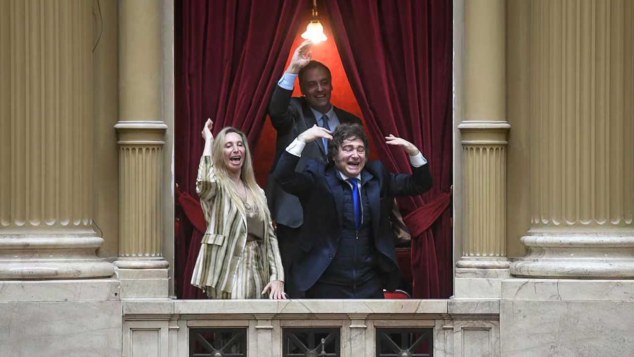 Javier y Karina Milei en la Cámara de Diputados del Congreso de la Nación, el 3 de diciembre.