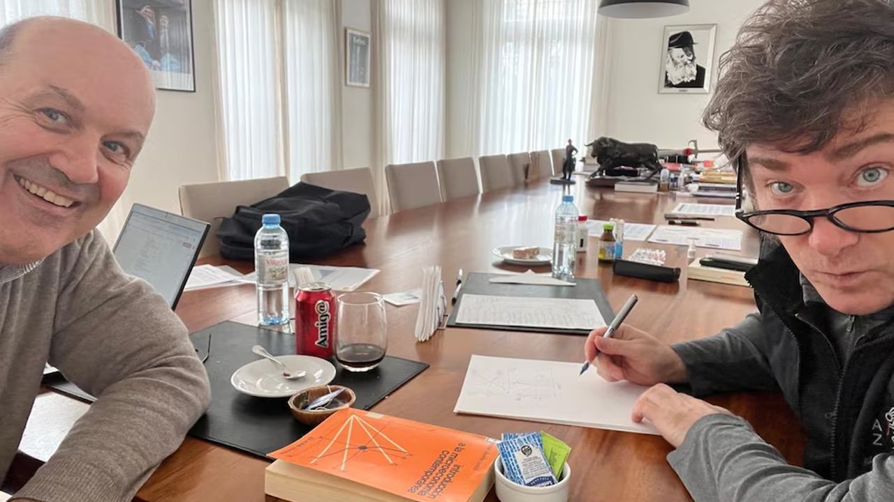 Javier Milei y Federico Sturzenegger defendieron los resultados finales del proceso de contratación por los caños que unen Vaca Muerta con Río Negro